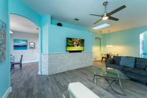 Beautiful Pool Home with Spa, Games Room in Golf Community Close to Disney
